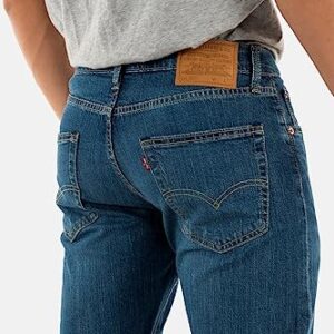 Herren 502 Taper Jeans von Levi's in Shitake, 33W/34L. Bequeme und elegante Hosen mit Ease-Stretch-Material für einen optimalen Tragekomfort.