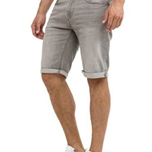 Herrenshorts aus Grau mit 5 Taschen und Used-Look für Männer, Modell auf weißem Hintergrund