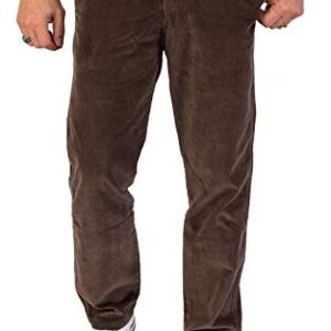 Hochwertige Chino-Hose in Mocca Farbe, Regular Fit Schnitt und robustem Cord-Stoff für die kalte Jahreszeit.
