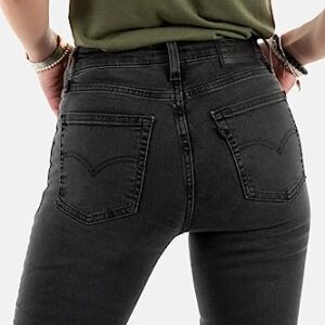 Elegante Damenhose von Levi's in schwarz mit skinnyschlanker Passform und hohem Bund. Der Stoff ist aus TENCEL Lyocell hergestellt und bietet Bequemlichkeit sowie Umweltfreundlichkeit.