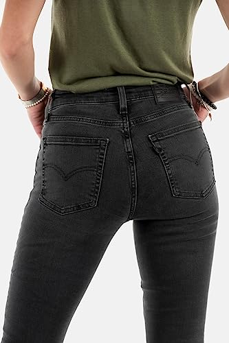 Elegante Damenhose von Levi's in schwarz mit skinnyschlanker Passform und hohem Bund. Der Stoff ist aus TENCEL Lyocell hergestellt und bietet Bequemlichkeit sowie Umweltfreundlichkeit.