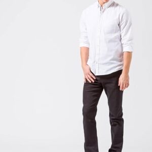 Elegante Herrenjeans aus hochwertiger Baumwollmix-Konstruktion, authentische Denim-Optik und markante Details wie gerader Beinverlauf und Perma-Ausstattung. Perfekt für formelle Anlässe oder professionelle Events.