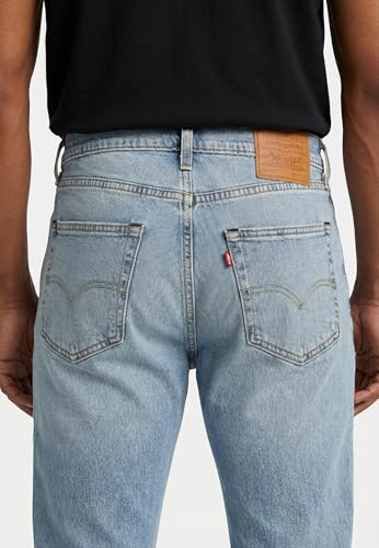 Levi's Herren 502 Taper Jeans in Call It Off, 36W/30L, dunkelblaue Jeans mit weißer Naht und orangem Etikett auf dem hinteren Taschenfach.