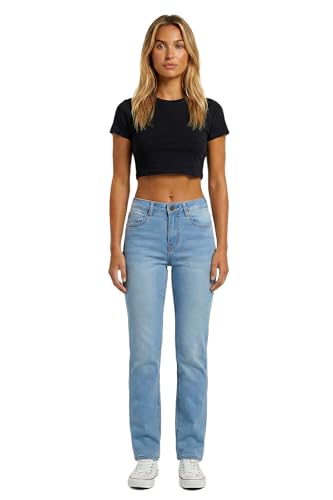 Frau in High-Waist Straight Leg Jeans aus extra weicher Baumwolle. Stilvolle und bequeme Jeans für Damen.