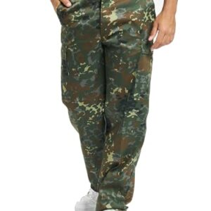 Elegante und praktische Hose von Brandit mit Flecktarn-Muster. Vier Taschen, zwei mit Klappen und Knöpfen. Regulierbare Bundweite und Tunnelzug für perfekten Sitz.