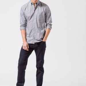 Herren Jeans von BRAX, dunkelblaue Jeans mit Five-Pocket-Design, authentische Denim-Textur, hochwertige Baumwollmixturen, perfekte Mischung aus Style, Komfort und Qualität.