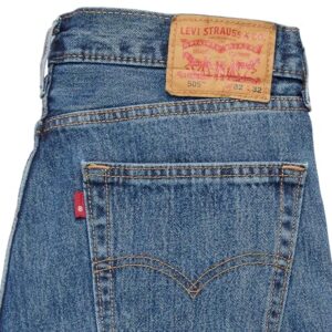 Authentische Herrenjeans von Levi's mit Reißverschluss, Regular Fit und Blaustich. Bequemer Passform für Taillenhöhe und Oberschenkel.